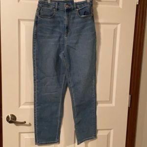 NWT American Eagle Mom jeans Curvy sz 6